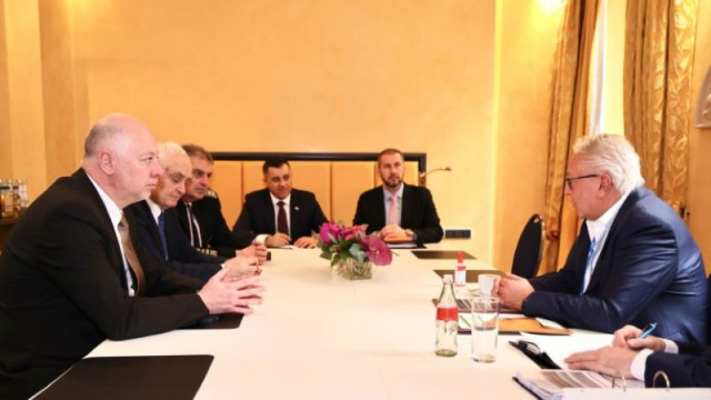 Росен Желязков и директорът на "Рейнметал" обсъдиха напредъка на завода за барут